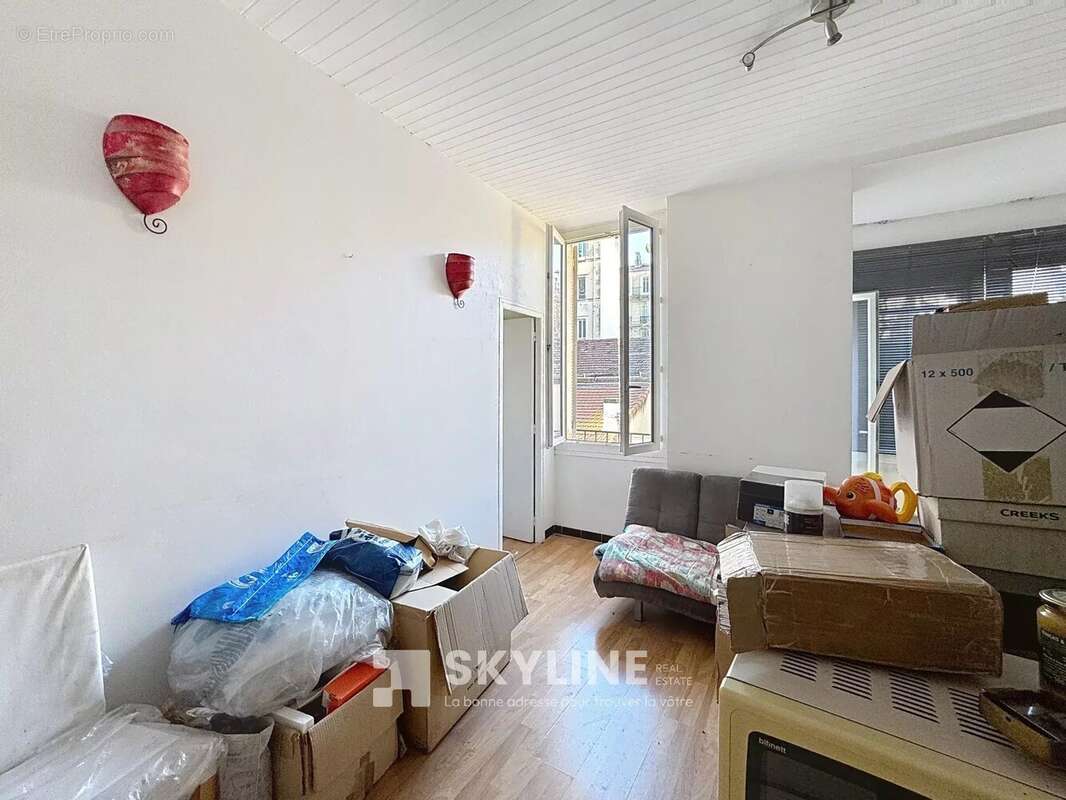 Appartement à MARSEILLE-4E