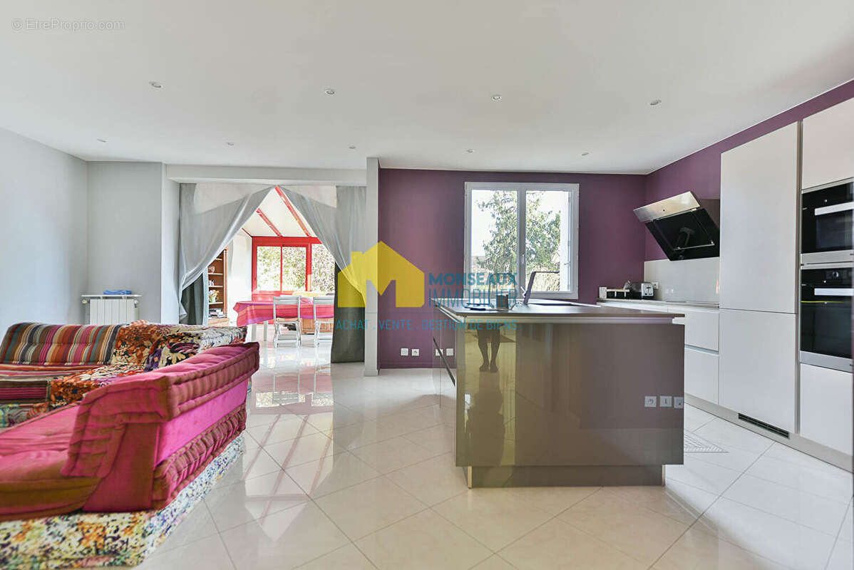 Maison à SAINTE-GENEVIEVE-DES-BOIS