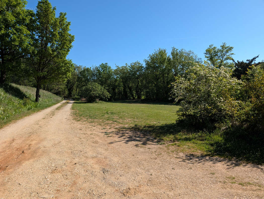 maison de 125 m2 à Grambois, cadre idyllique - photo 5
