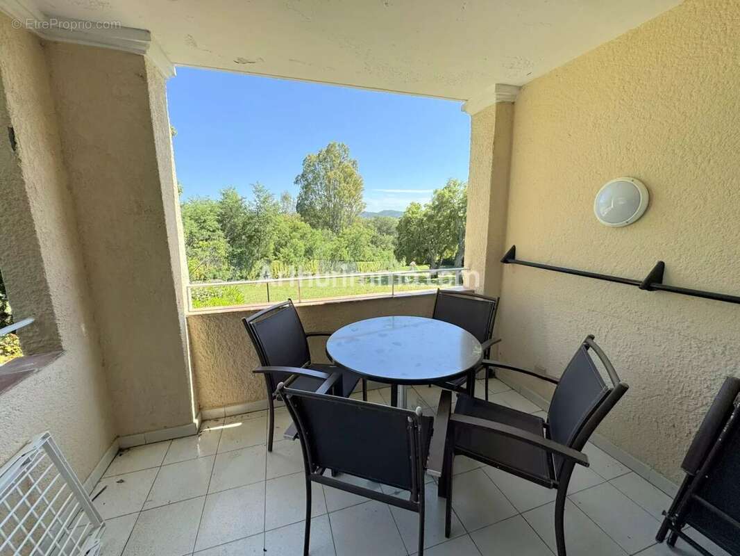 Appartement à GRIMAUD