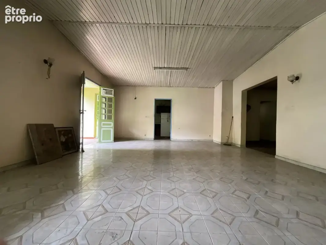 Villa sur deux niveaux de 275 m2 - photo 2