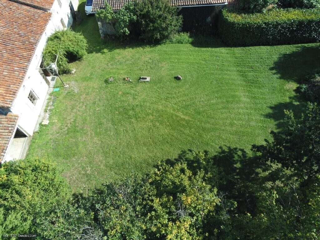 Maison à CHAMPAGNE-MOUTON