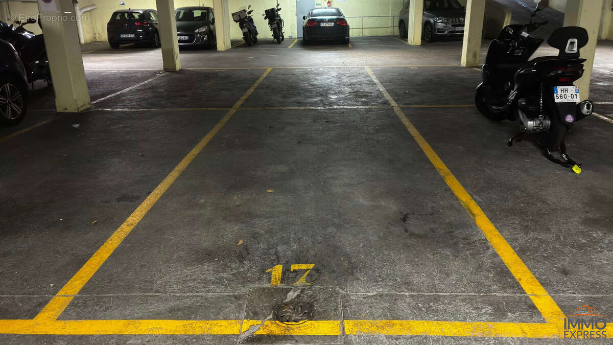 Parking à PARIS-13E