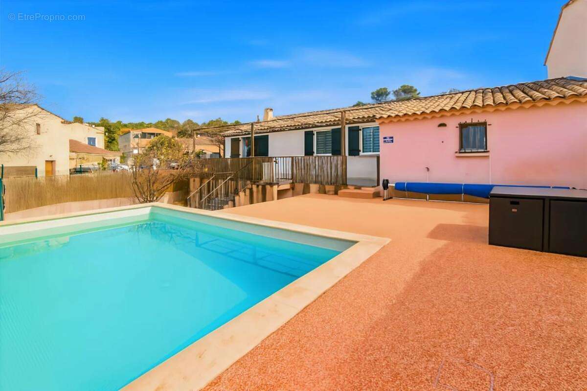 Maison à LA BASTIDE-DES-JOURDANS