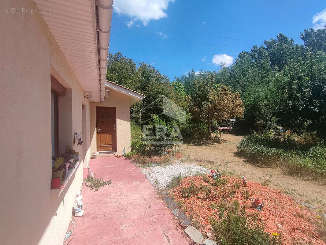 Maison 3 pièces à vendre à Saint Savin - Terrain de 18 785 m² - photo 7