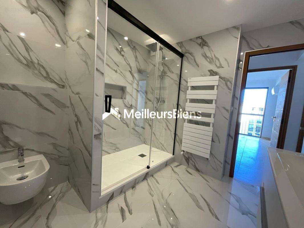 Appartement lumineux de 85 m² avec 3 chambres à vendre à Sète 34200 - photo 8