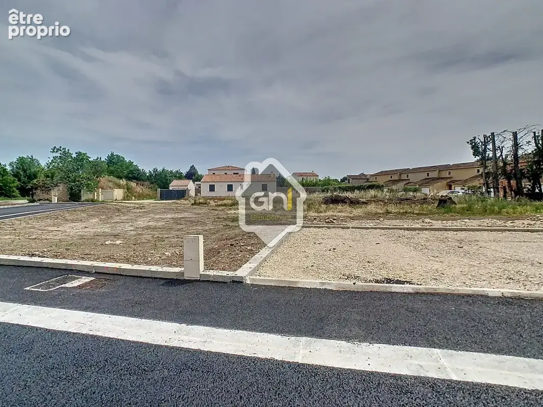 Terrain à SENAS
