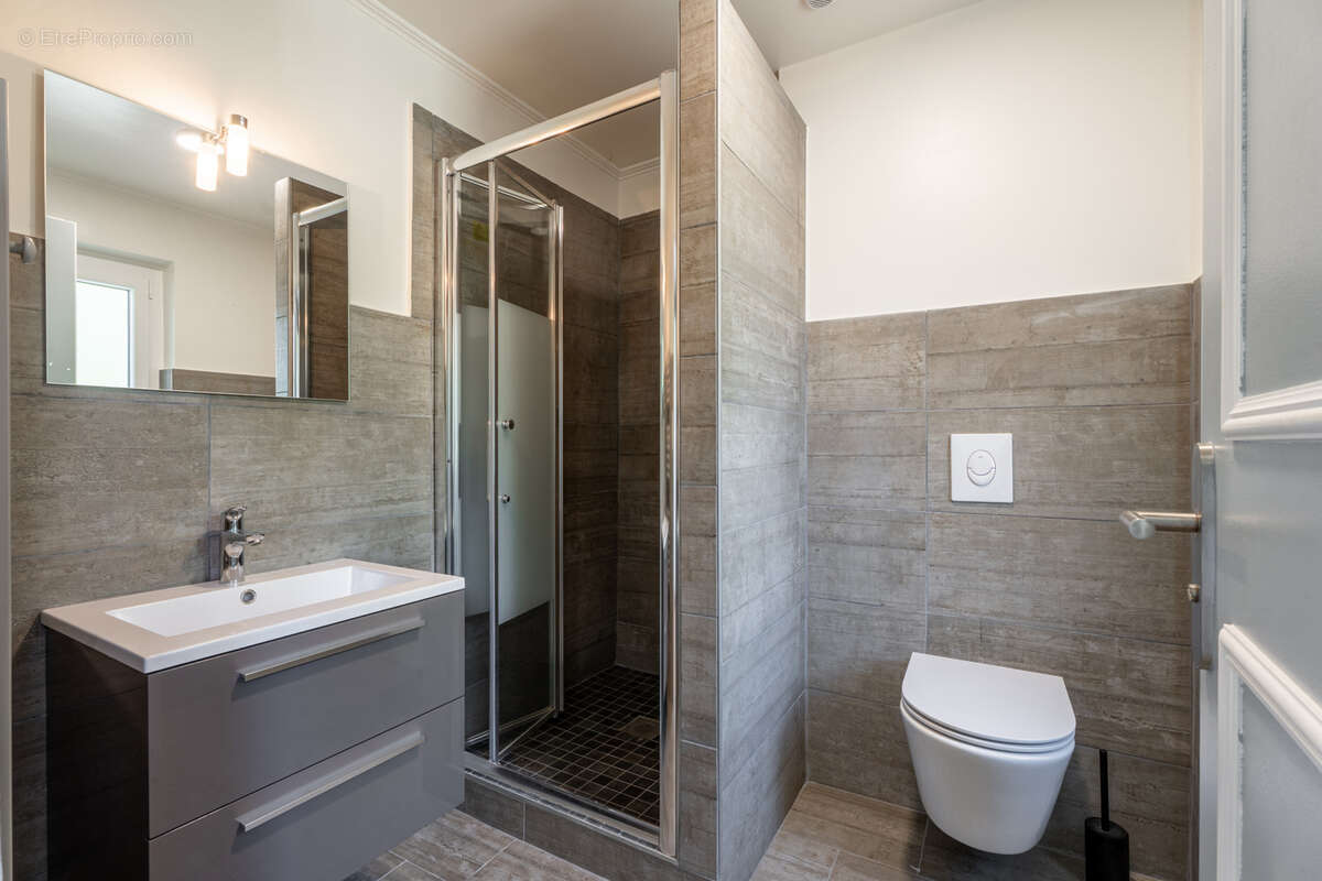 Maison à SAINT-GENIS-POUILLY