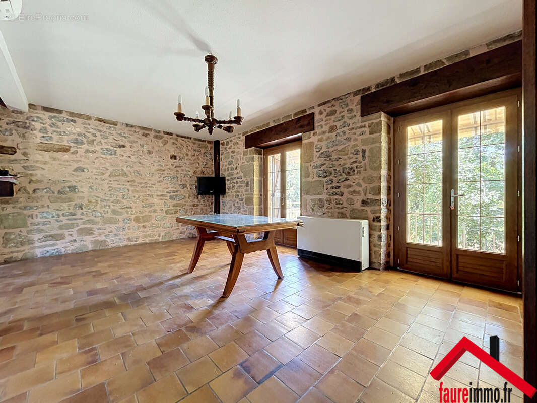 Maison à LISSAC-SUR-COUZE