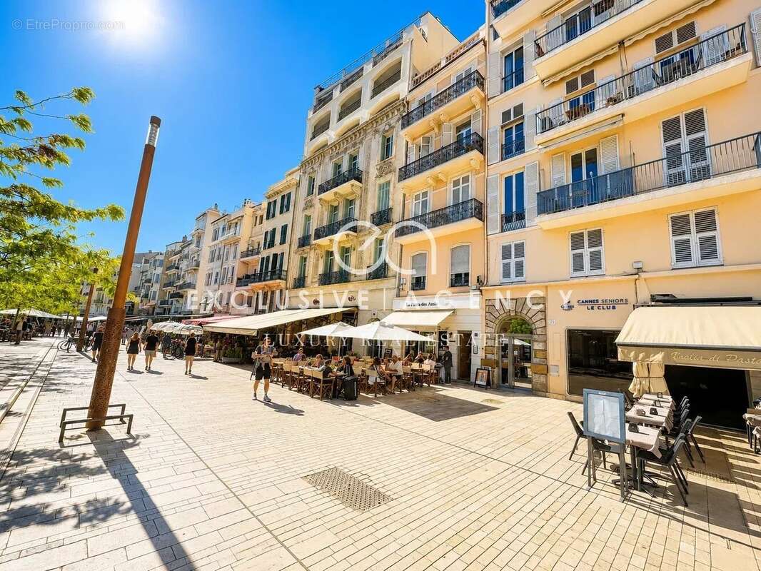 Cannes centre – superbe appartement 2 pieces vue mer & port – fort potentiel - photo 13