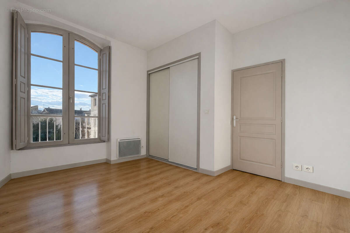 Appartement à ROQUEMAURE