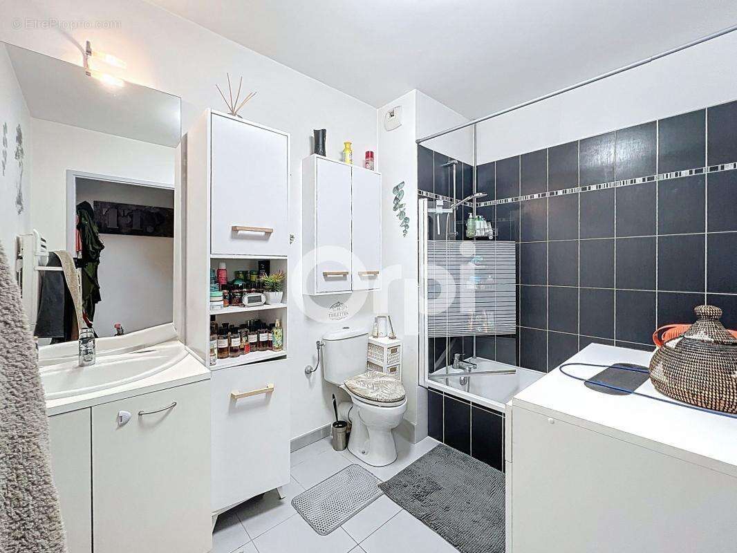 Appartement à ROQUEBRUNE-SUR-ARGENS