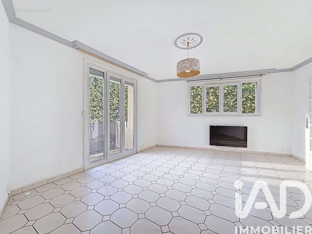 Photo 2 - Appartement à VILLEMOMBLE