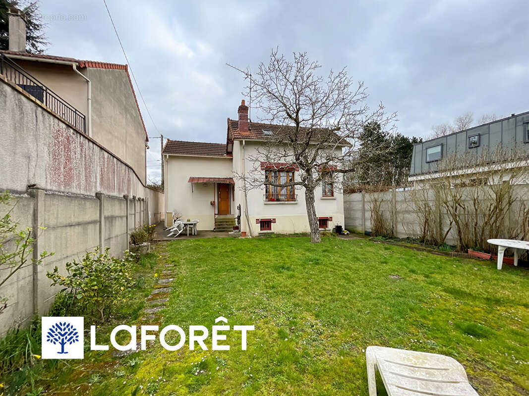 Maison à SAINTE-GENEVIEVE-DES-BOIS