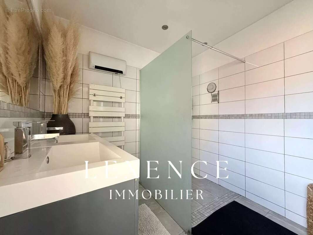 Appartement à POURRIERES