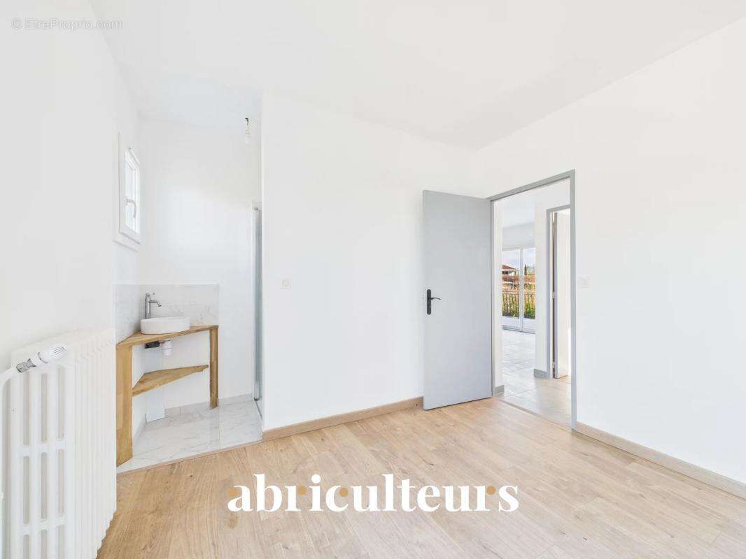 Belle maison T4 avec possibilité d'aménagement, terrasses et jardin à Eguilles (13510) - photo 21
