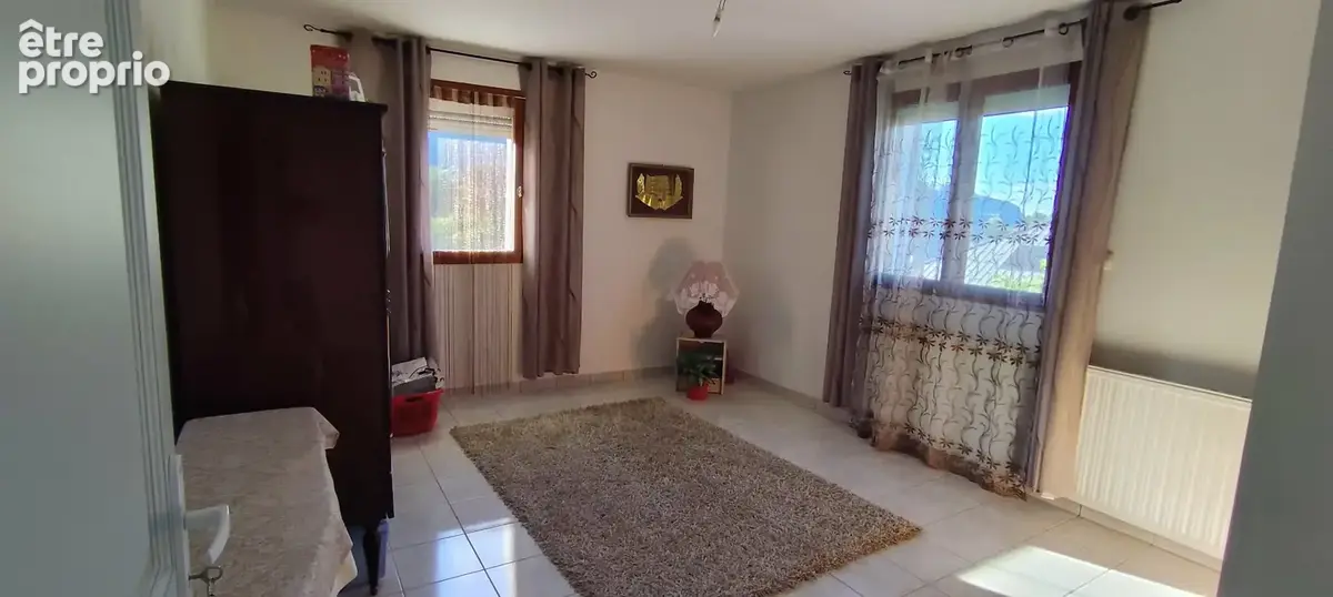 Maison de 195 m2 avec 5 chambres + combles carrelées + sous-sol complet - photo 10