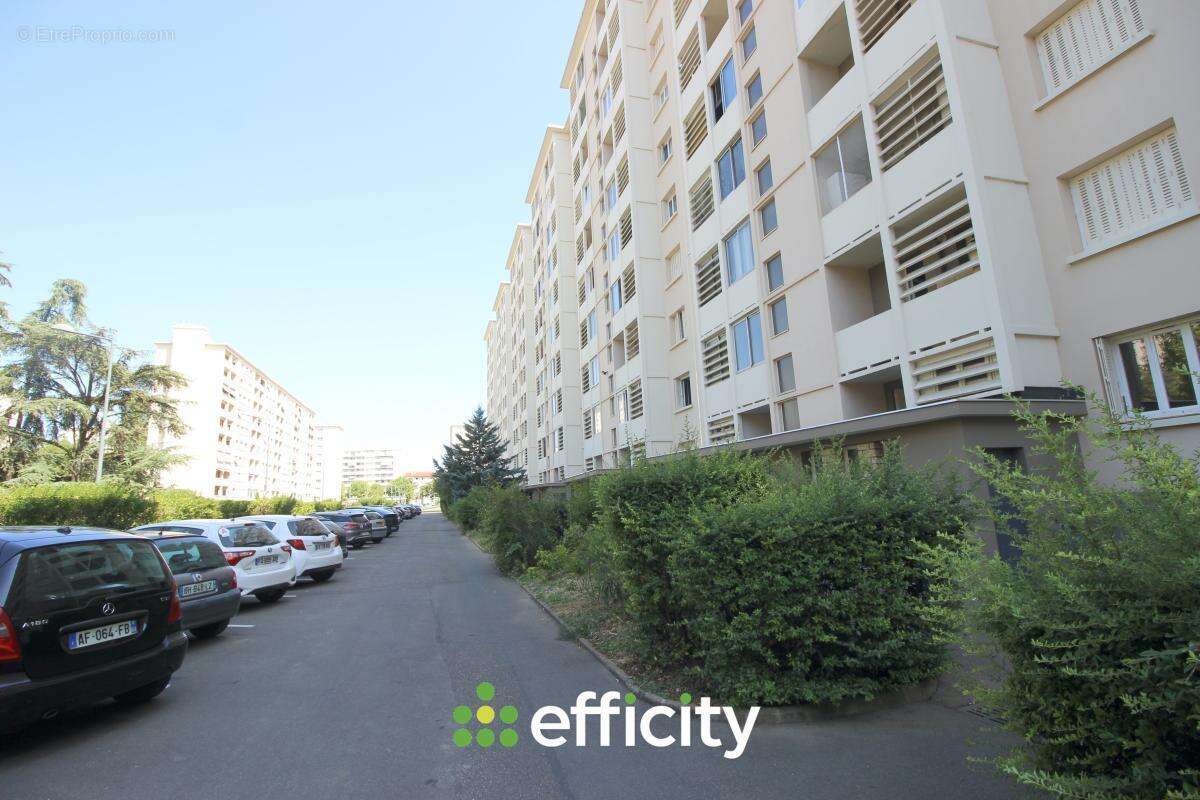 Appartement 64 m² à Villeurbanne  - photo 9