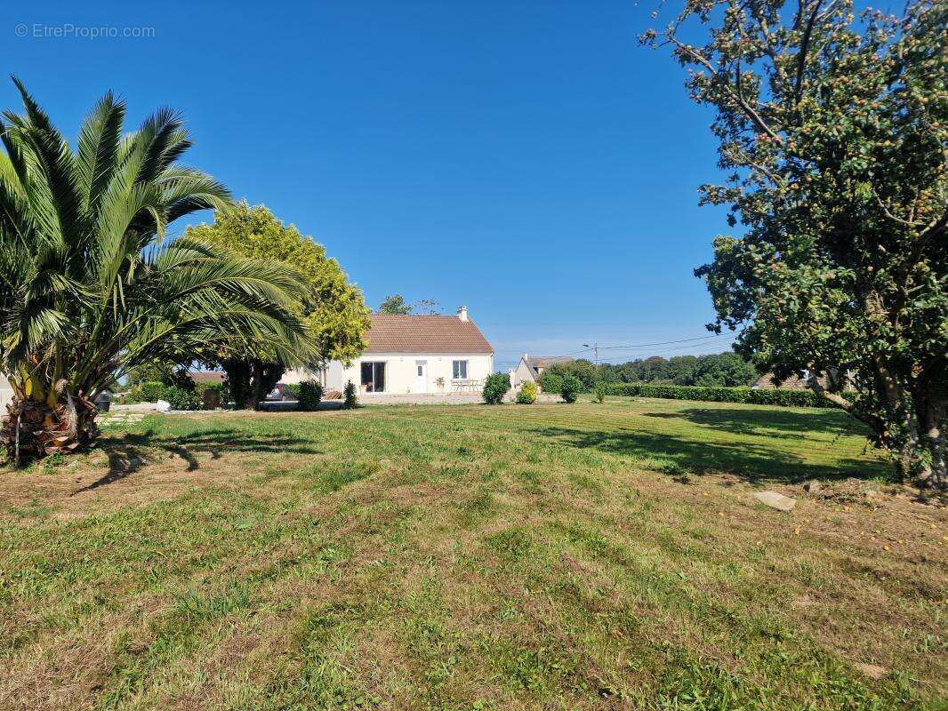 Maison à SAINT-MAURICE-EN-COTENTIN