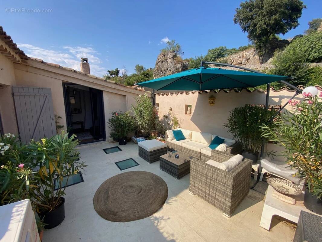 Maison à CHATEAUDOUBLE