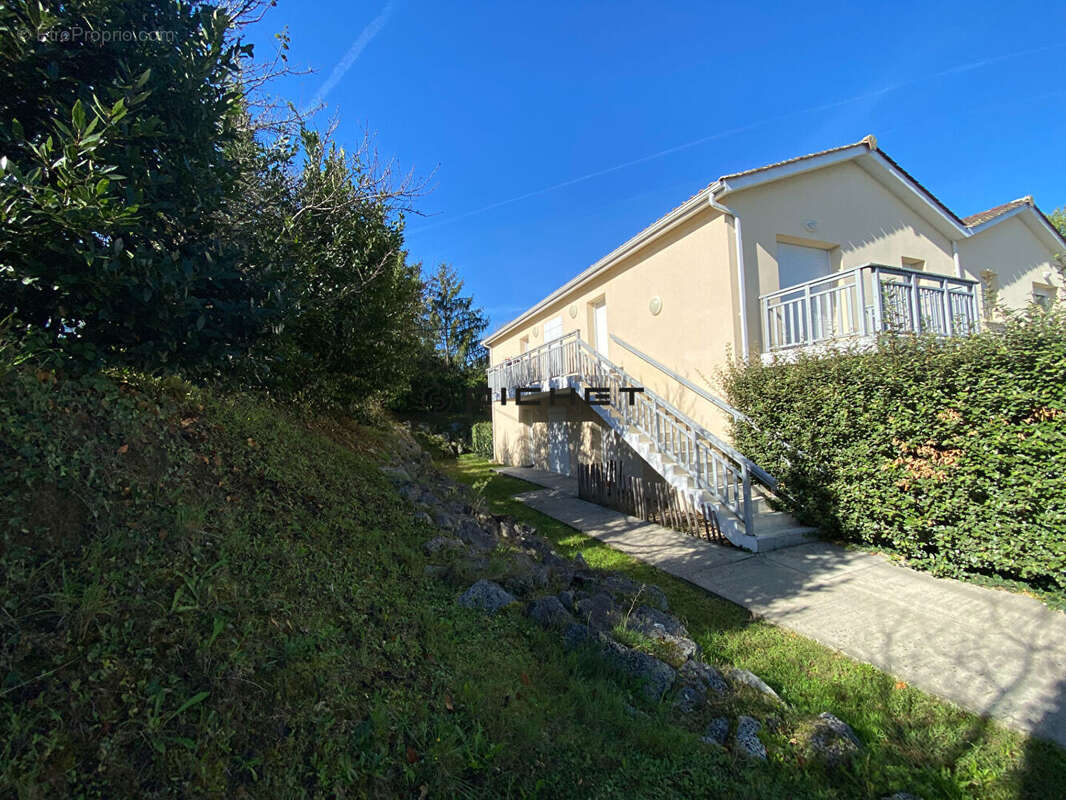 Appartement à MONTUSSAN