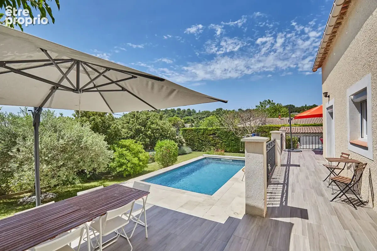 EXCLUSIVITÉ ERA CAZAN - Maison provençale avec vue dégagée, piscine et double garage à Vernègues - photo 3