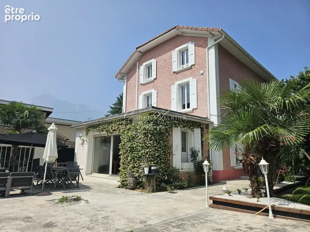 Maison 9 pièces 224 m² à vendre à Villard-Bonnot (38190) - photo 1