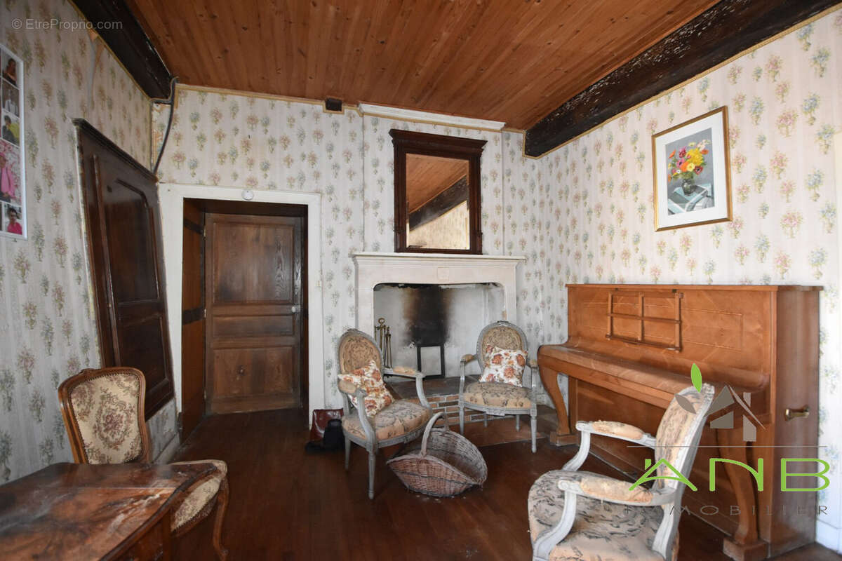 Maison 210 m² à Montbron  - photo 6