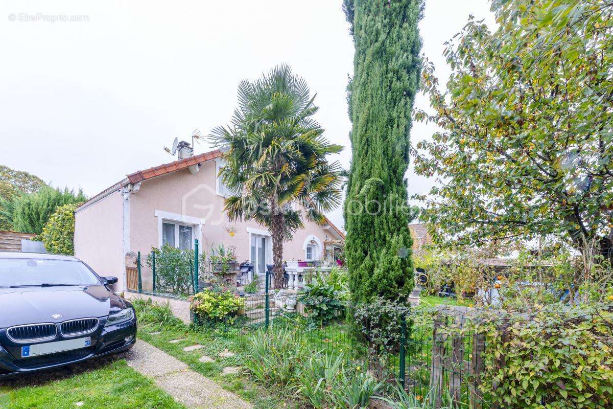 Maison à ROSNY-SUR-SEINE