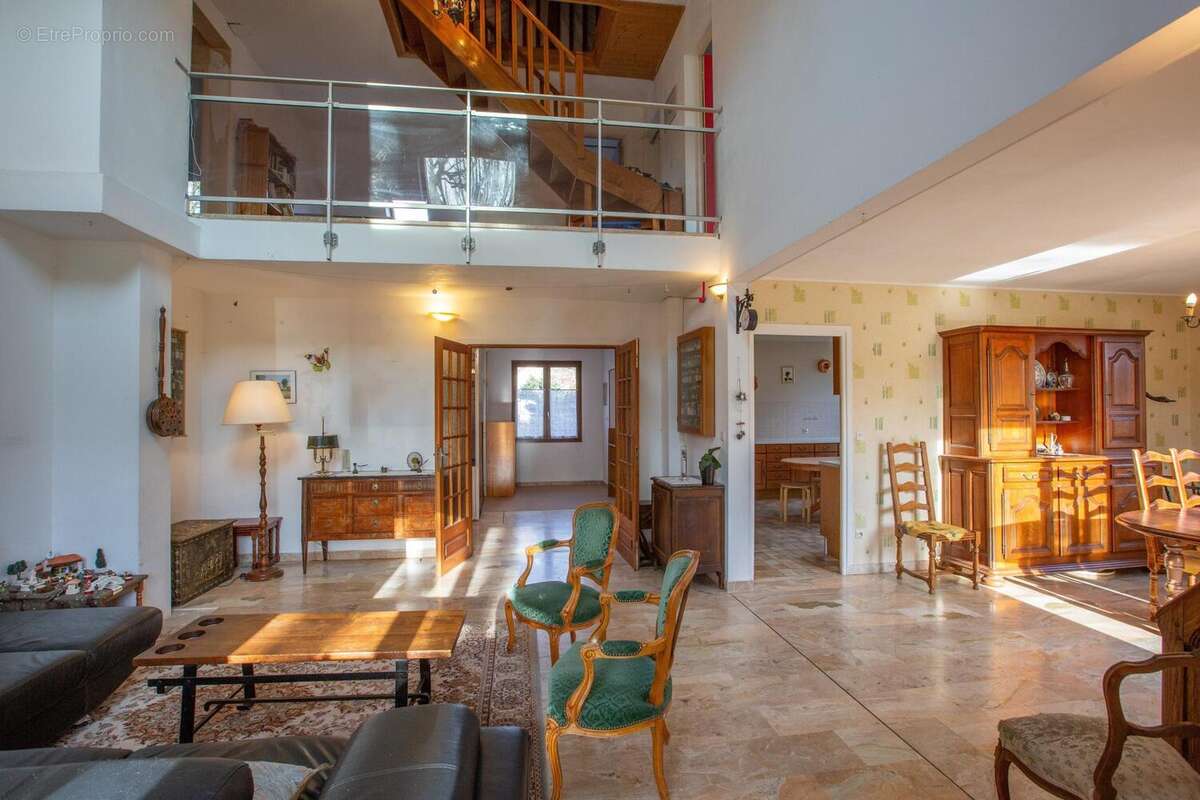 Photo 3 - Maison à LE MESNIL-SAINT-DENIS