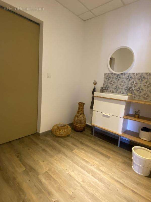 Commerce à PAREMPUYRE