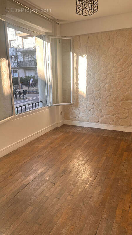 Appartement à LES LILAS