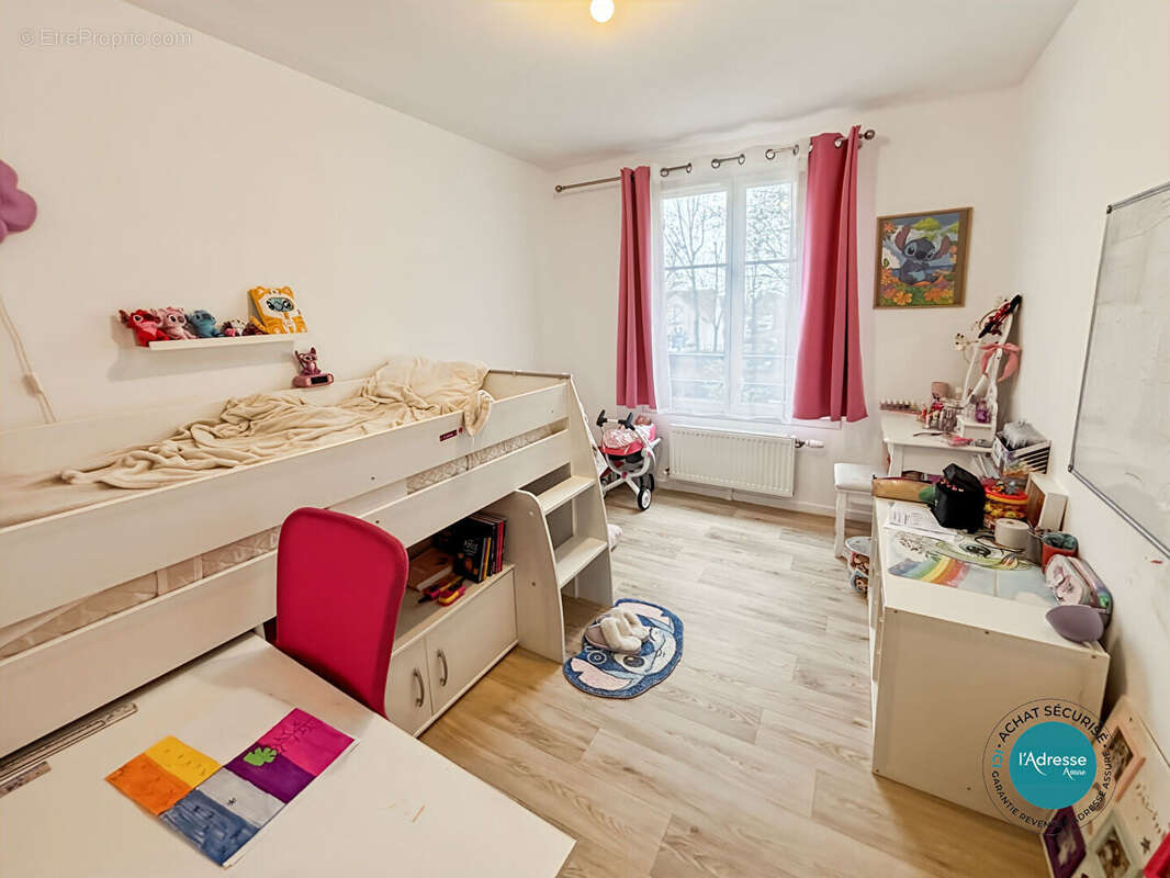 Maison à FONTENAY-LE-VICOMTE