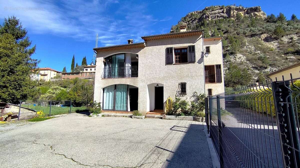 Maison à PUGET-THENIERS
