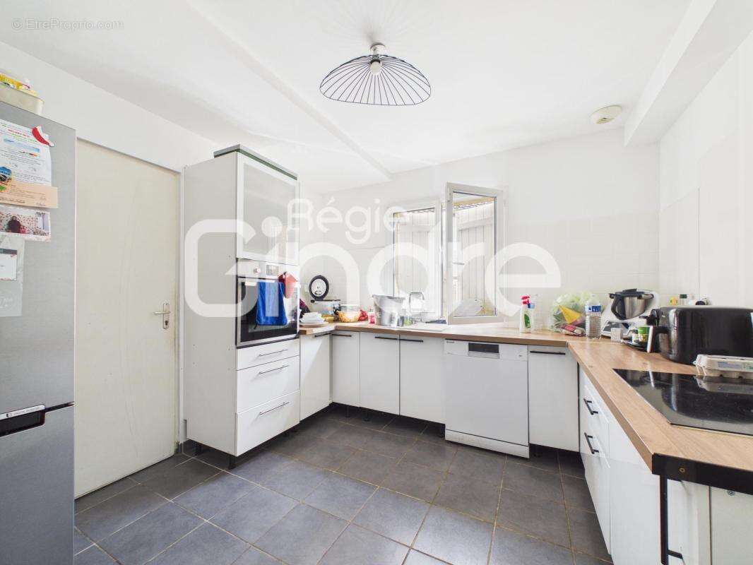 Vente - Maison - 4 pièces + cuisine - 91 m² - 305 000 € - - photo 2