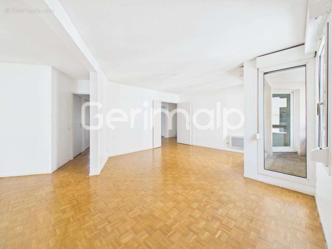 Vente - Appartement - 4 pièces + cuisine - 82 m² - 345 000 € - - photo 2
