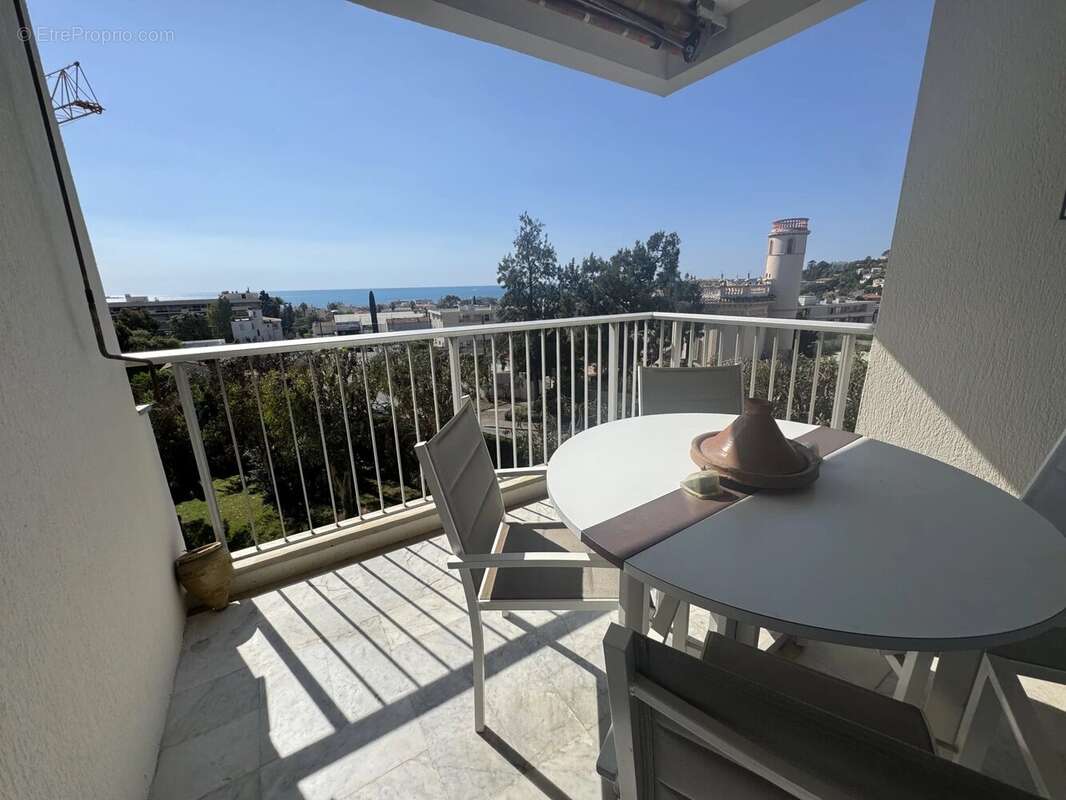 Appartement à VALLAURIS