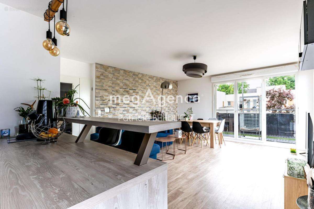 Appartement à SAULX-LES-CHARTREUX