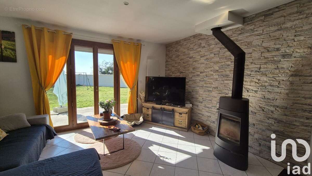 Photo 2 - Maison à COURPALAY