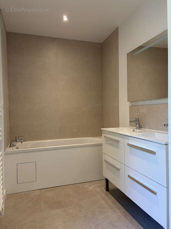 Demeure entièrement rénovée de 230 m2 située à auneuil avec dependances - photo 13