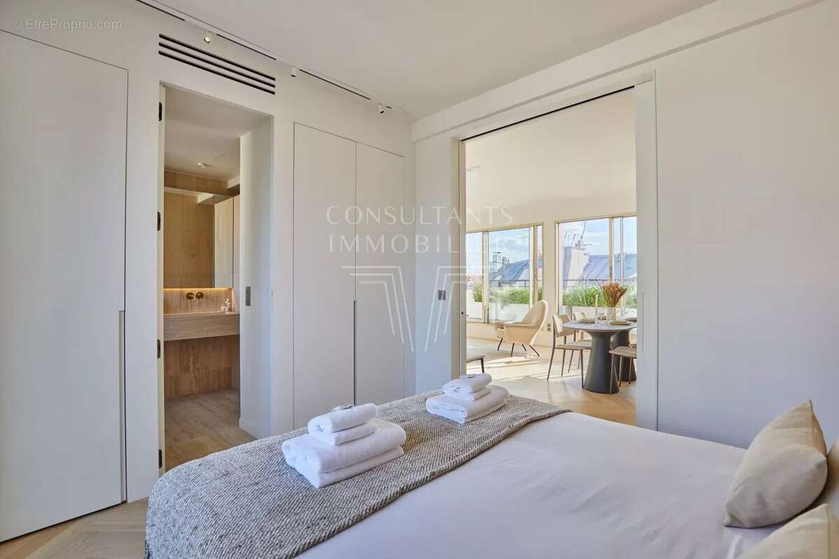 Appartement à PARIS-8E