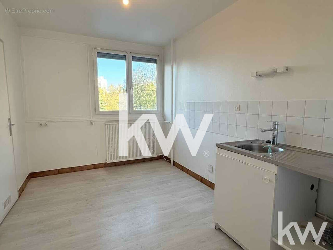 Appartement 81 m² à Saint-Etienne  - photo 4