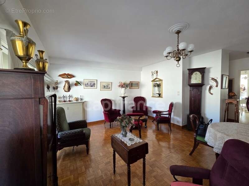 Appartement à MARSEILLE-5E
