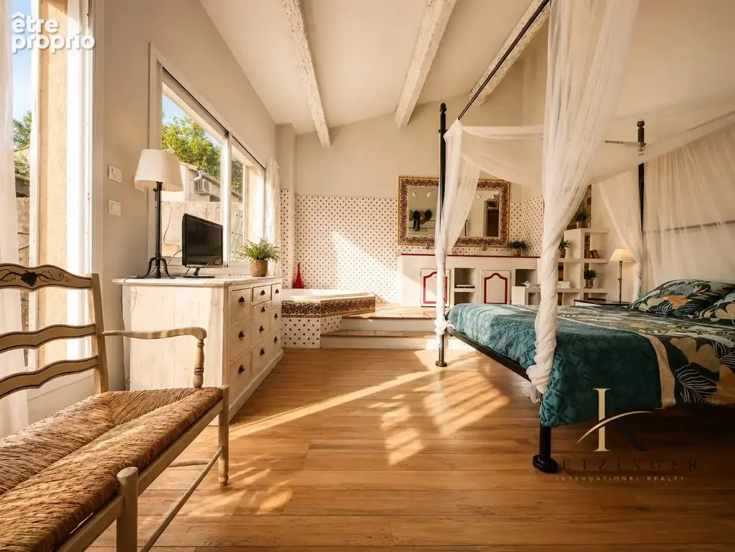 Chambre ensoleillée au style méditerranéen