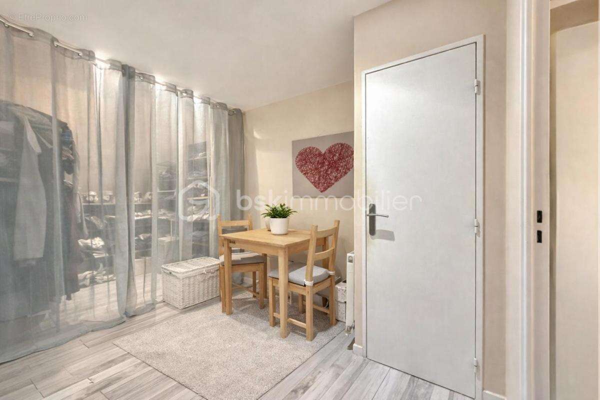 Appartement à EMERAINVILLE