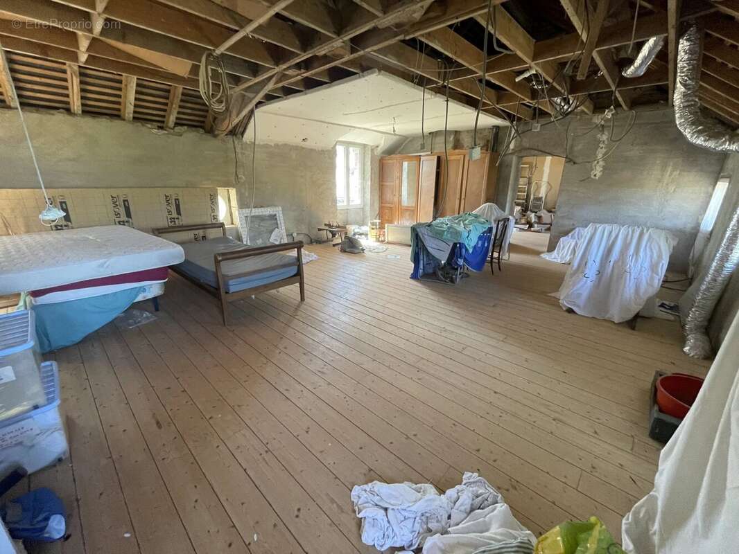 Maison en pierre avec 1,8 hectare de terrain – Fort potentiel d'aménagement - photo 7