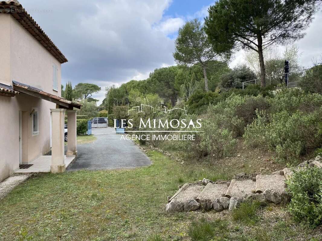 Maison à BAGNOLS-EN-FORET