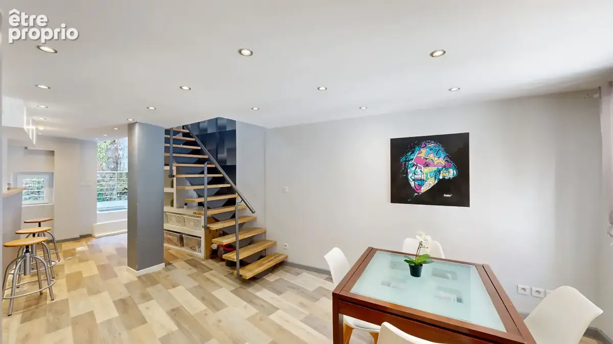 Appartement Duplex Dernier Étage avec Jardin Privatif de 300 m² - photo 2