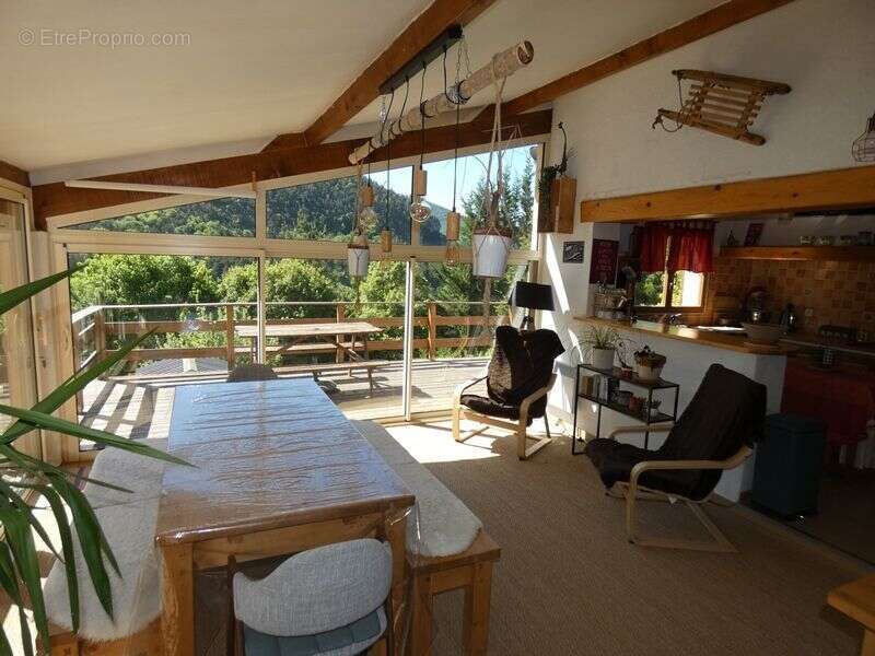 Maison 120 m² à Saint-Julien-En-Beauchene  - photo 8