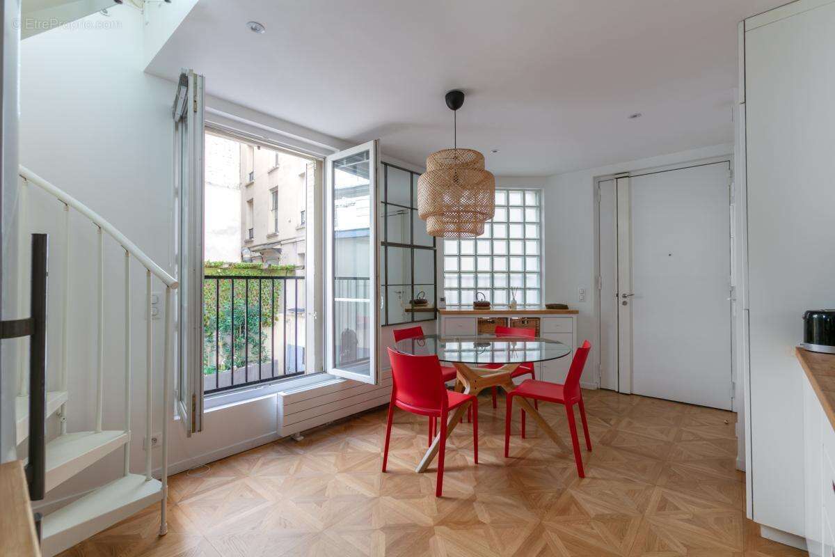 Appartement à PARIS-16E